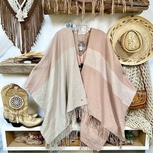 Anthropologie Soia & Kyo blush Pink Colorblock Fringed summer cape/wrap